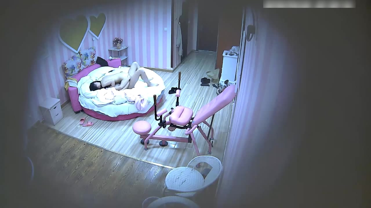 酒店偷拍时尚性感的长发美女课余时间和帅学长开房啪啪,看2人的态度应该不止一次操逼了,美女胸大又漂亮.