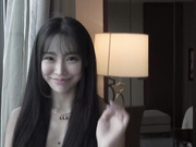 极品女神嫩模『草莓兔兔』酒店诱惑露点 细腰翘臀大长腿，眼神魅惑勾人