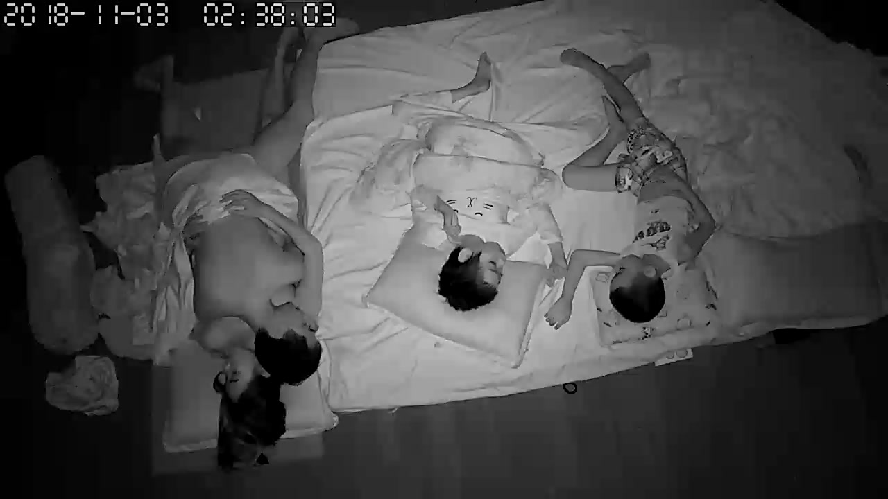 【精品推薦】【家庭偷窺第三季】最新破解家庭攝像頭拍攝到的小夫妻日常啪啪過性生活（第七十五部）原版高清