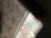 偷拍朋友鄰居妹妹洗澡