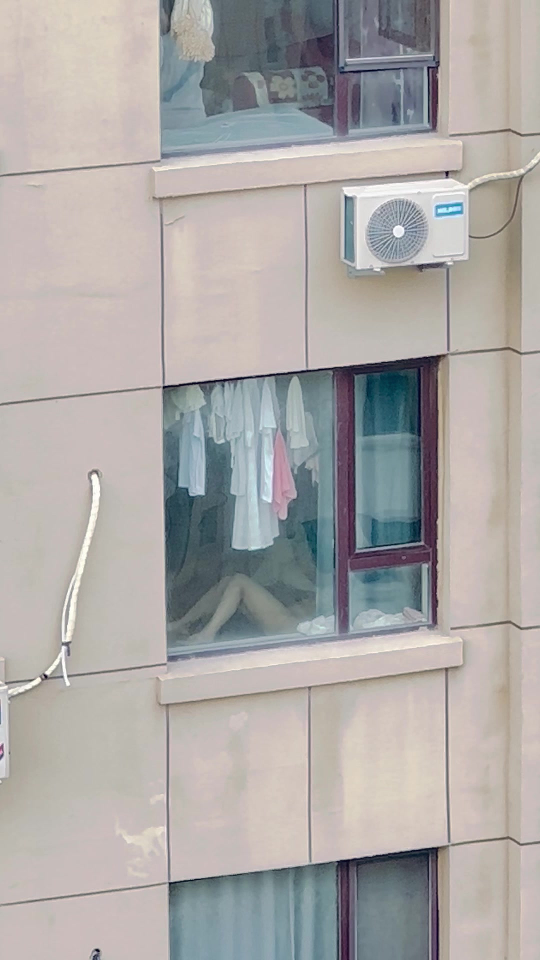 偷拍邻居刚做完爱 被内射2