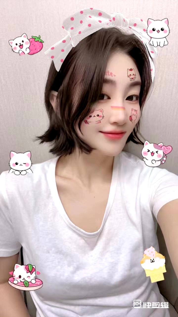 被假屌给插喷了