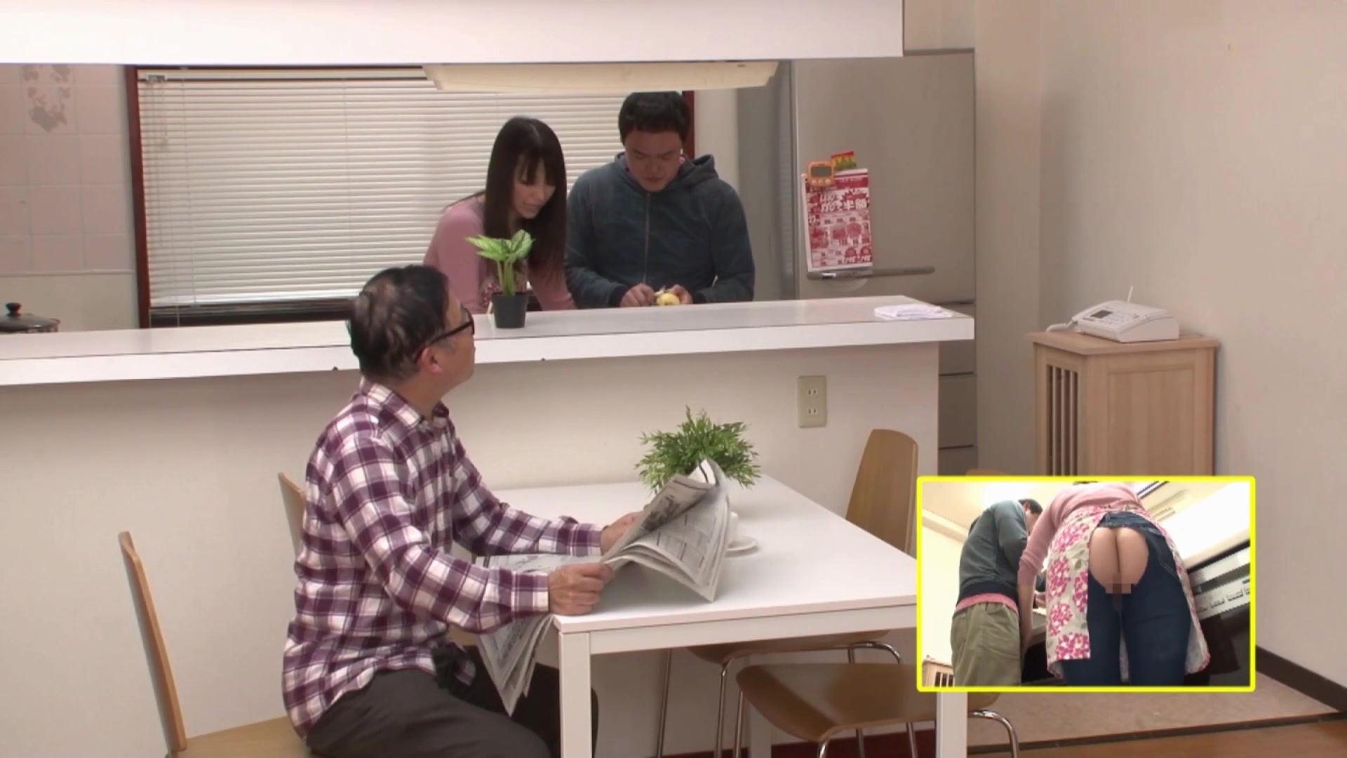 [破解] RCTD-065 ピタパン巨尻ママと息子が破れたジーンズで近親相姦チャレンジ 中山陽菜 加藤あやの 月宮こはる - 1of5