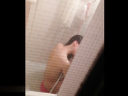 猥瑣變態小夥出租屋窗戶外手機拍攝顏值清純妹子沐浴更衣 貌似還是個沒毛的白虎 720P高清原版