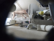 贵在真实，咸湿房东出租房针孔两位姐妹花洗澡，身材都很哇塞，一个奶大一个阴毛多