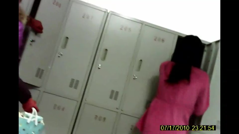 初中生打暑假工厂洗澡偷拍