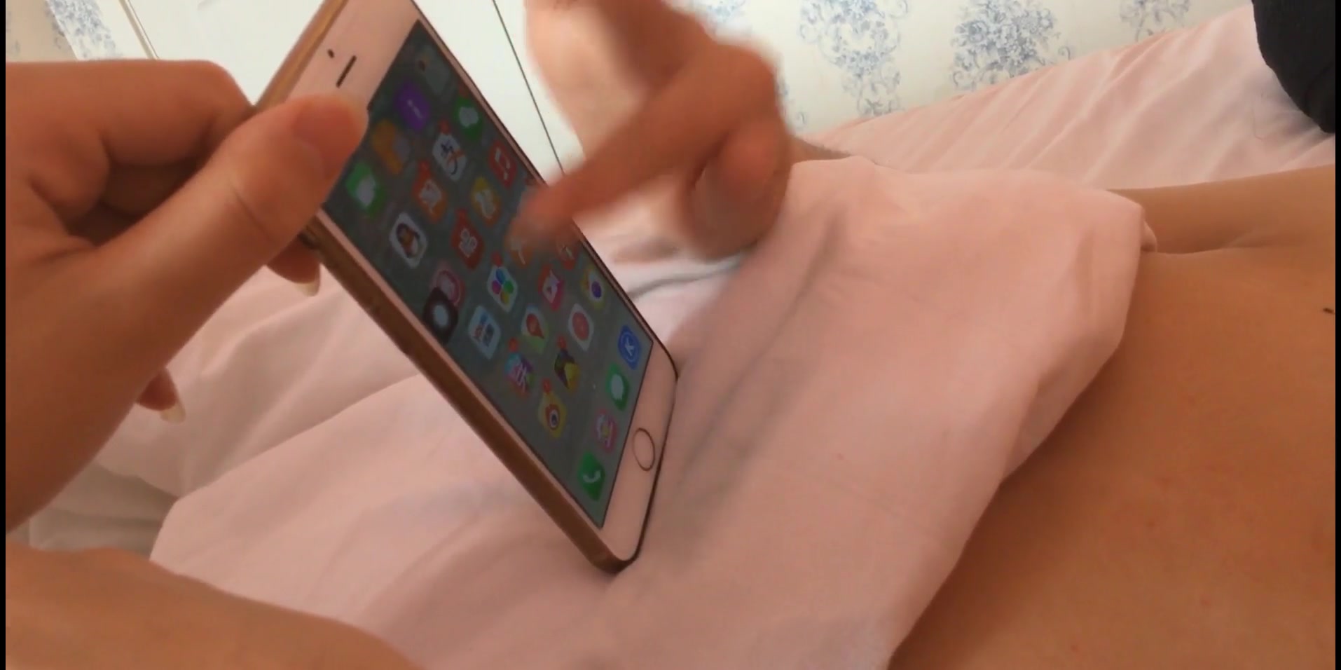 各种视角多姿势玩弄极品身材白皙的空姐！