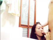 上海女神英语老师系列3之卫生间正准备洗澡时老师突然拿起我的鸡巴舔,受不了当场把她按在墙上后插式干起！