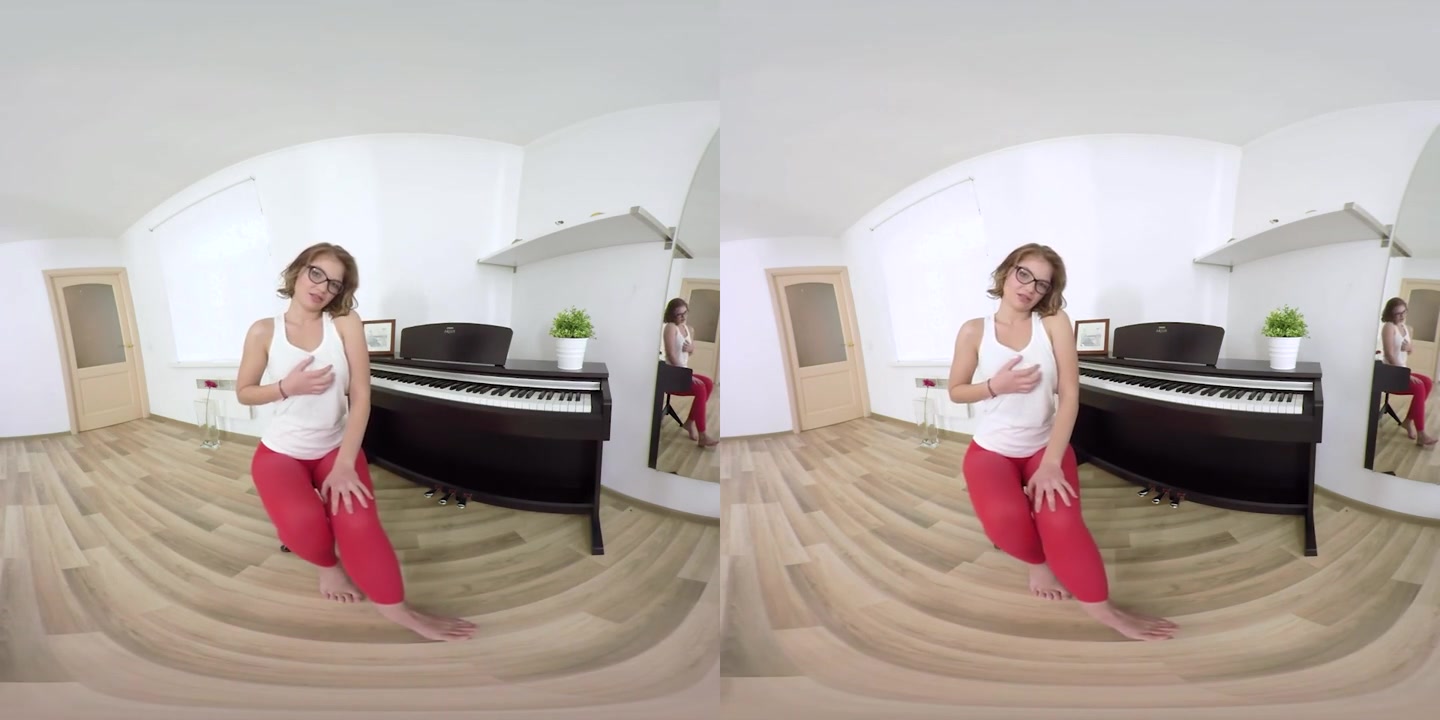 Carolin maturbates during piano lesson 180VR